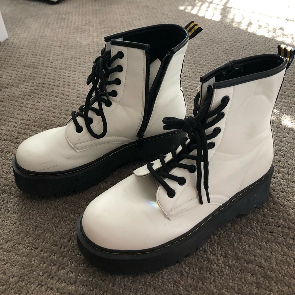 Replica boots